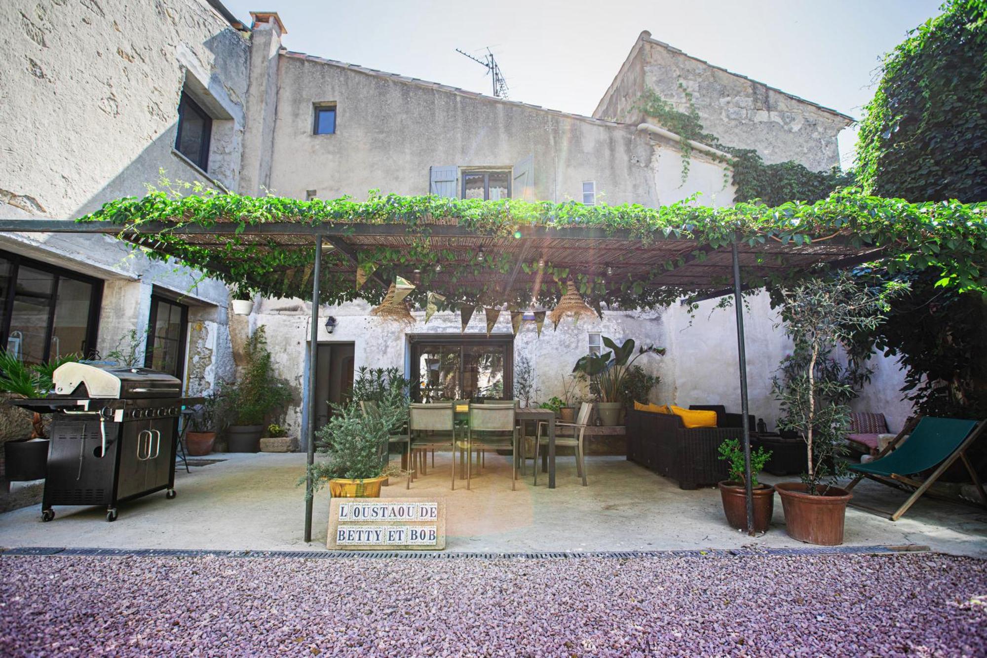 Bed and Breakfast Oustaou De Betty Et Bob Le Cailar Exterior foto